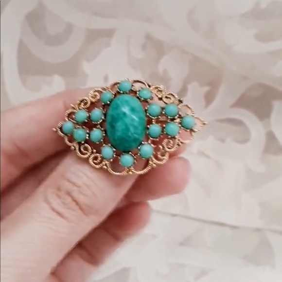 Green Cabochon Vintage Brooch - Picture 4 of 4